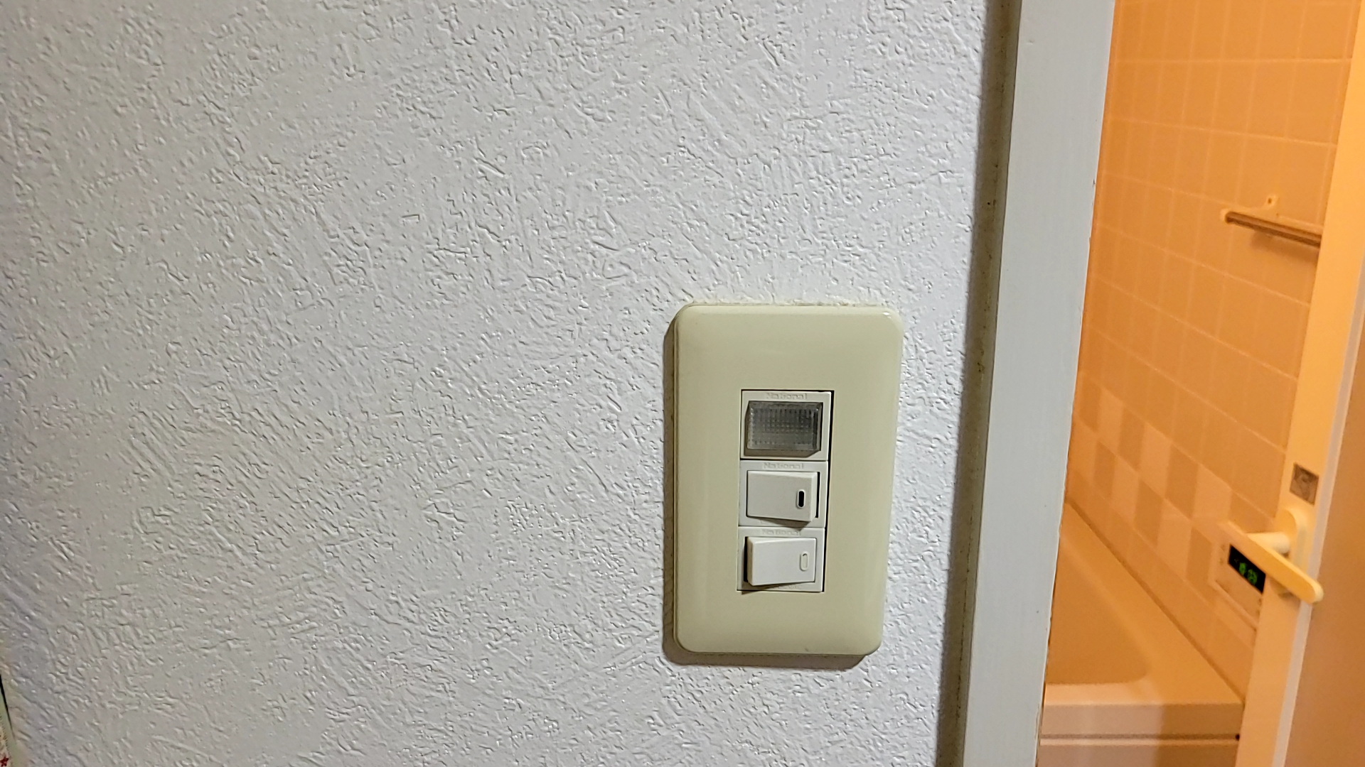 大治町浴室照明兼換気扇用壁スイッチ交換